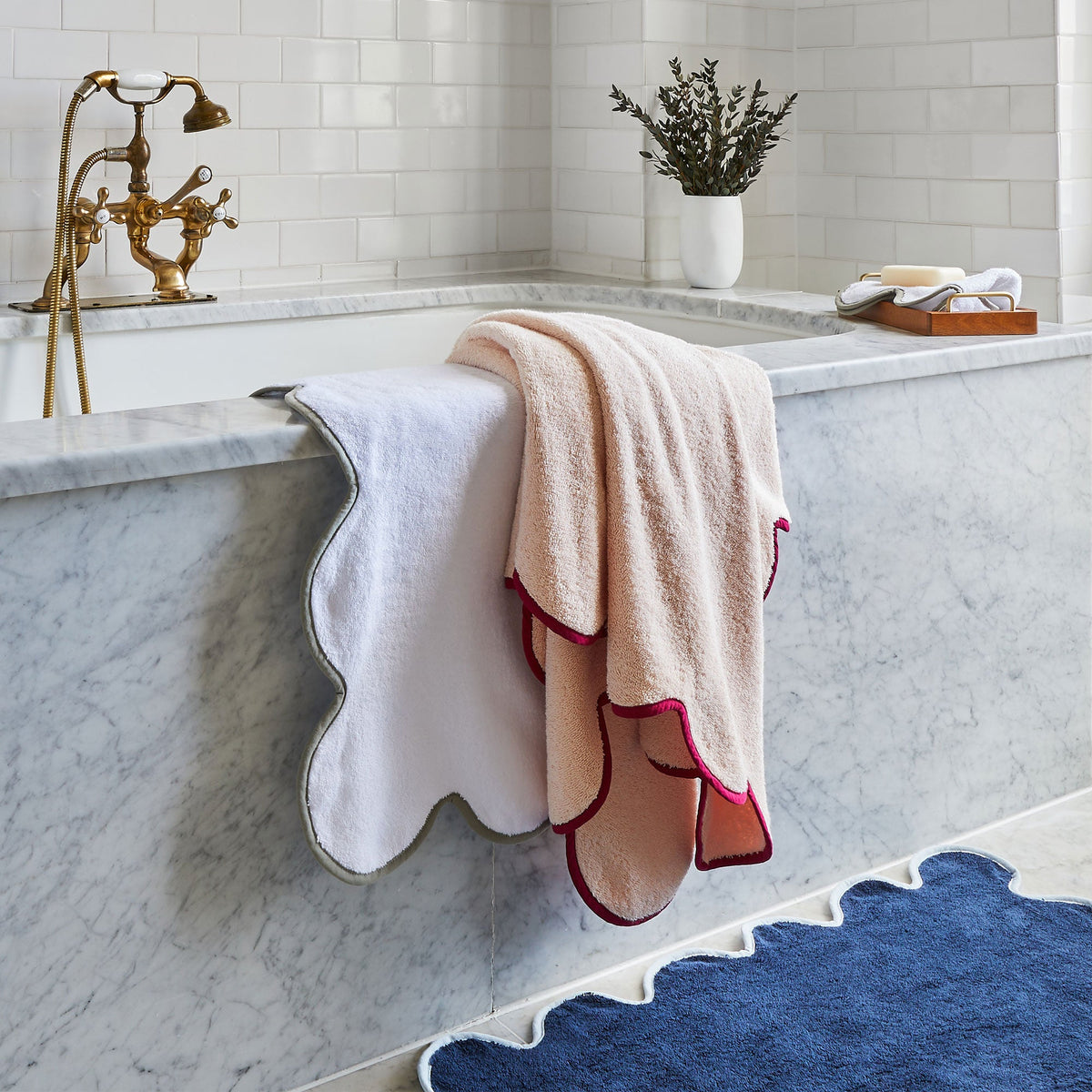 Chairish Scalloped Bath Mats